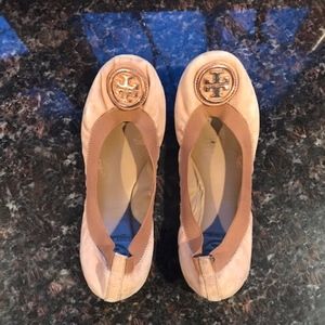 Tory Burch Caroline Flat Tan Suede size 5.5